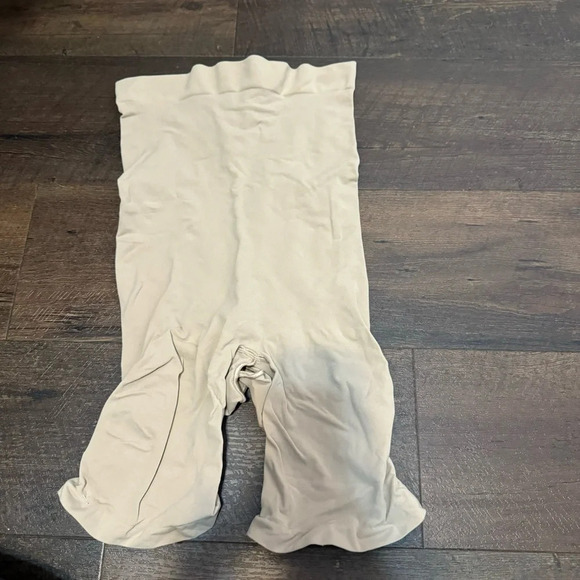 NWOT SKIMS HIGH-WAISTED ABOVE THE KNEE SHORT 3X - Picture 4 of 6